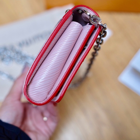 🚨🚨SOLD Louis Vuitton Studded Twist Wallet/chain - Picture 5 of 8